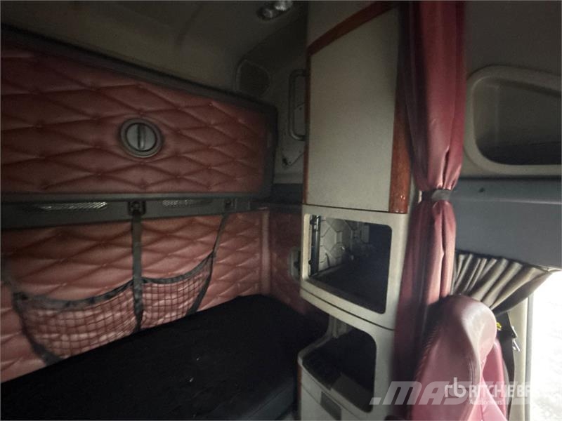 Freightliner Cascadia 125 6x4 T/A Sleeper Truck Tractor Sattelzugmaschinen