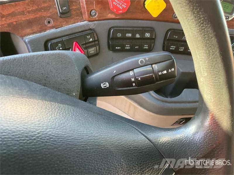 Freightliner Cascadia 125 6x4 Evolution T/A Sleeper Truck Tract Влекачи