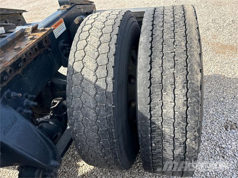 Freightliner Cascadia 126 وحدات الجر