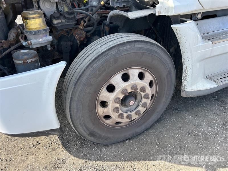 Freightliner Cascadia 125 6x2 T/A Sleeper Truck Tractor وحدات الجر