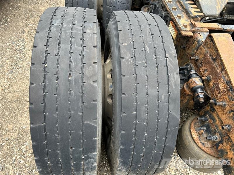 Freightliner Cascadia 126 6x4 T/A Sleeper Truck Tractor (Inoper Tractores (camiões)
