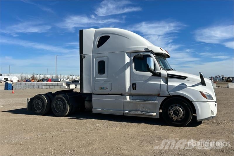 Freightliner Cascadia 126 6x4 T/A Sleeper Truck Tractor Sattelzugmaschinen