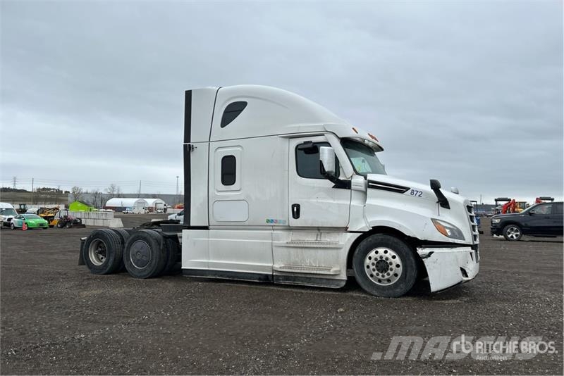 Freightliner Cascadia 126 T/A Sleeper Truck Tractor Tractor Units