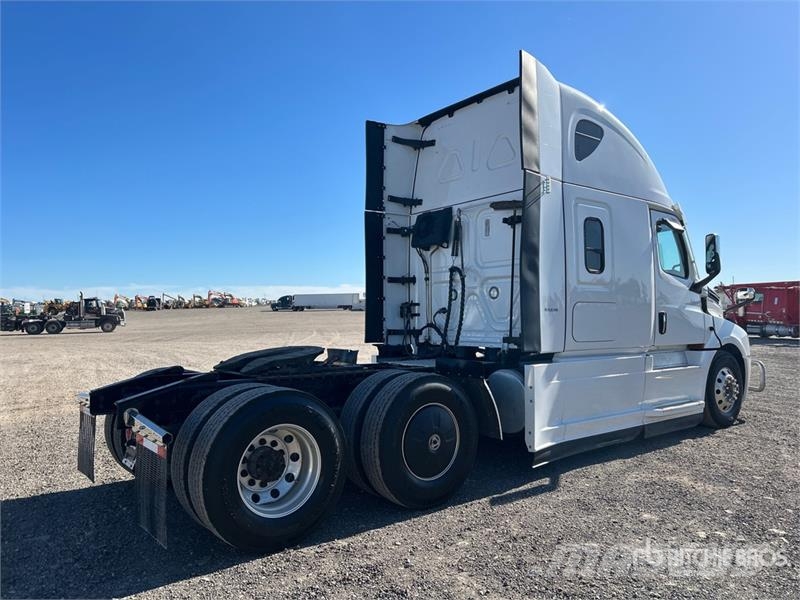 Freightliner Cascadia 126 Trekkers