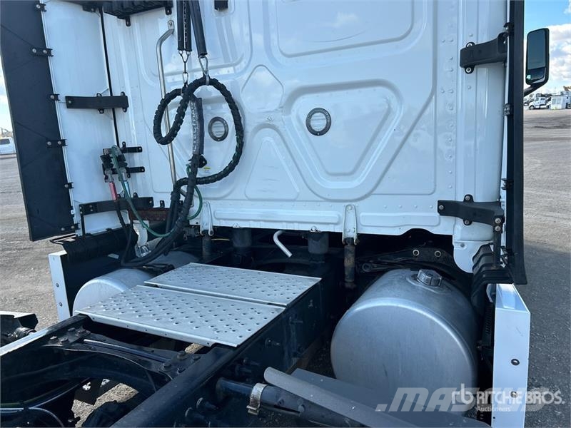 Freightliner Cascadia 126 وحدات الجر