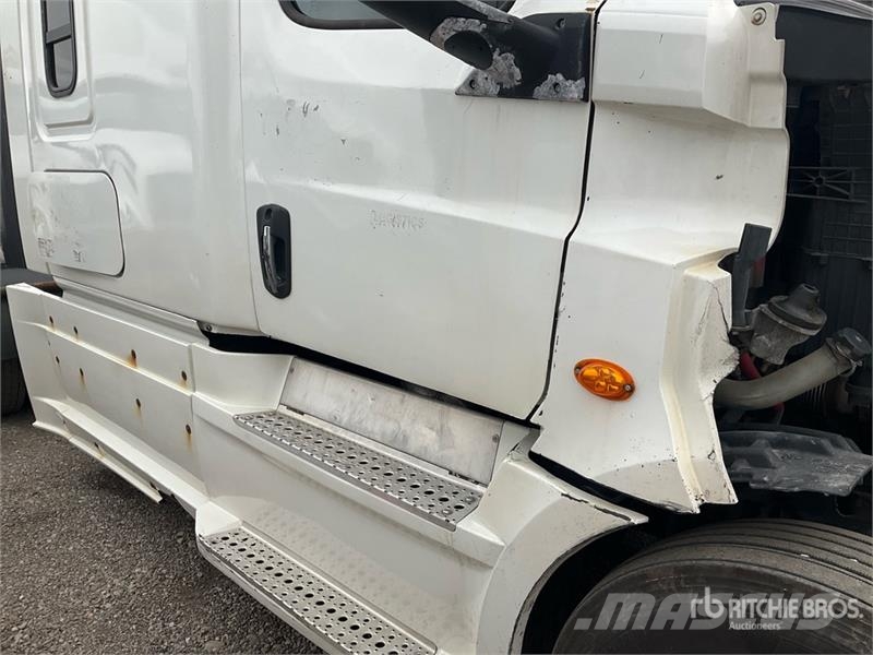 Freightliner Cascadia 126 6x4 T/A Sleeper Truck Tractor Motrici e Trattori Stradali