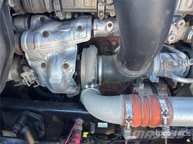 Freightliner Cascadia 126 6x4 T/A Sleeper Truck Tractor 牵引车