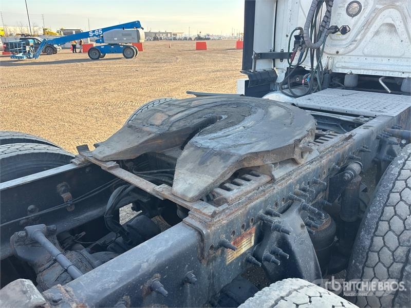 Freightliner Cascadia 126 6x4 T/A Sleeper Truck Tractor Седельные тягачи