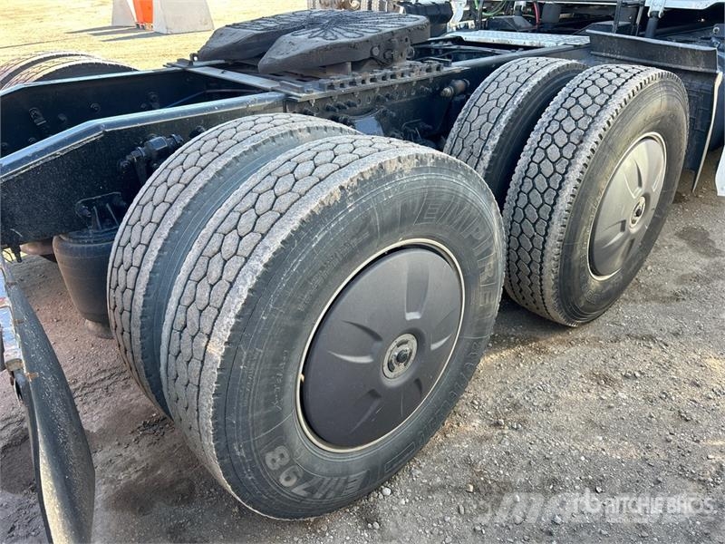 Freightliner Cascadia 126 وحدات الجر