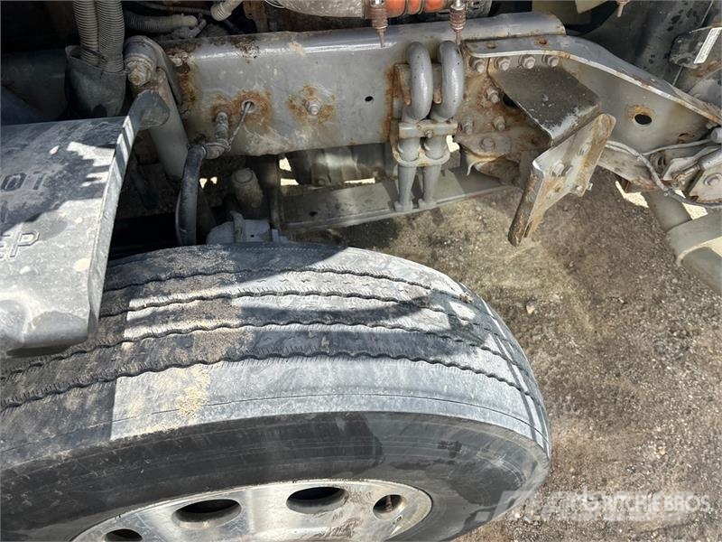 Freightliner Cascadia 125 6x4 T/A Sleeper Truck Tractor Tractor Units