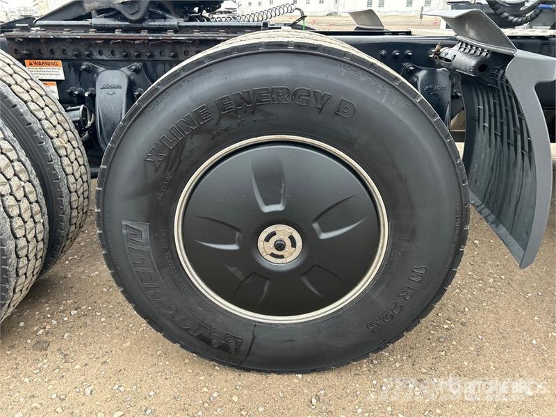 Freightliner Cascadia 126 وحدات الجر