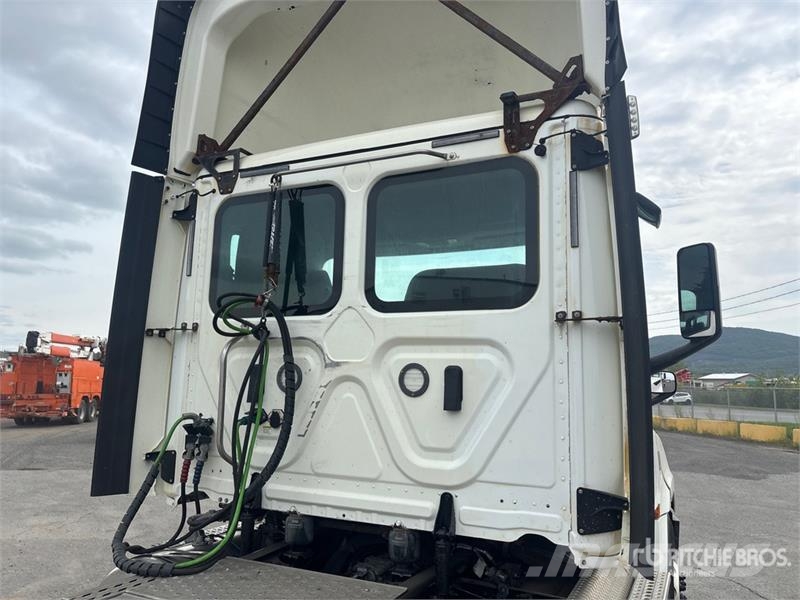 Freightliner Cascadia 126 Vetopöytäautot
