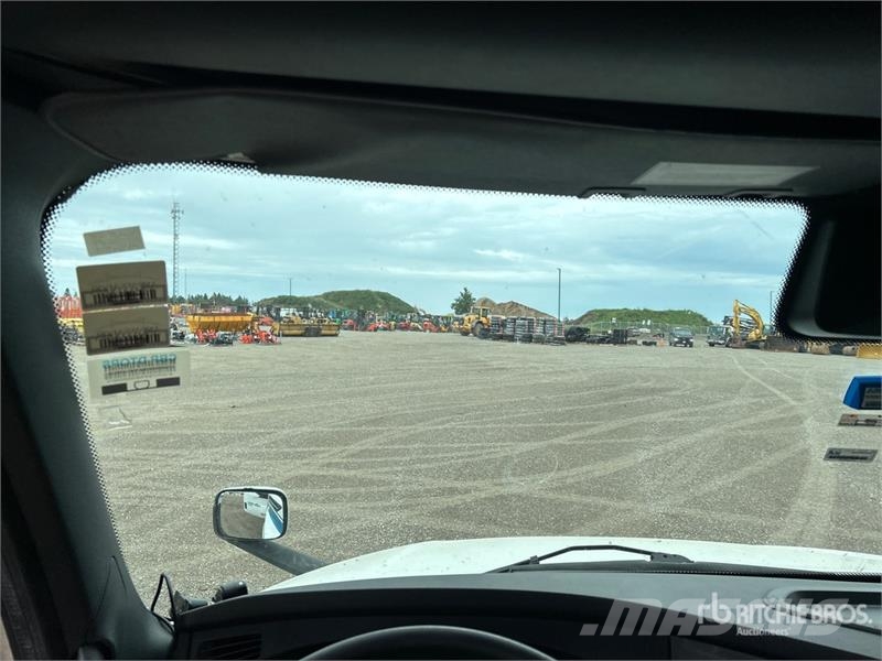 Freightliner Cascadia 126 6x4 T/A Sleeper Truck Tractor Tractor Units