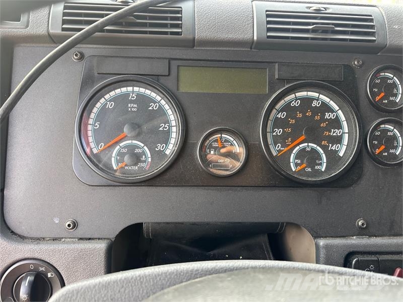 Freightliner Cascadia 125 6x4 T/A Sleeper Truck Tractor Tegljači