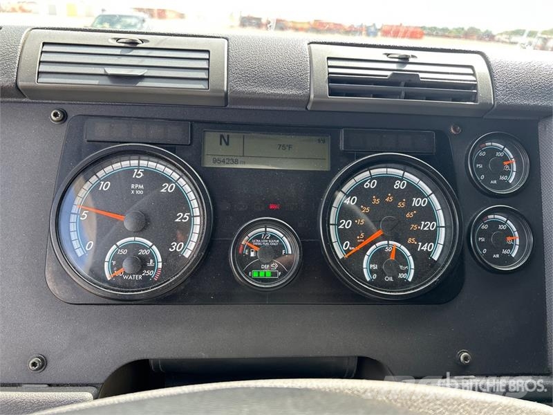 Freightliner Cascadia 125 6x4 T/A Sleeper Truck Tractor Truck Tractor Units