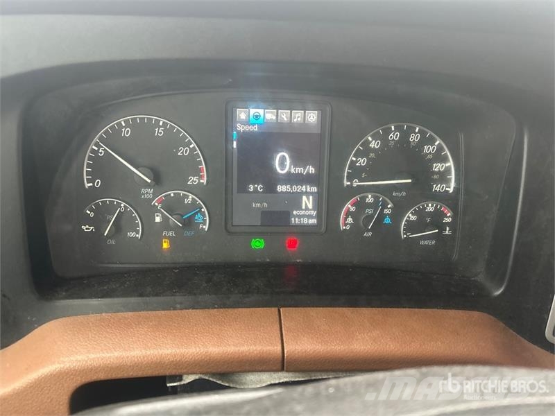 Freightliner Cascadia 126 T/A Sleeper Truck Tractor Tractor Units