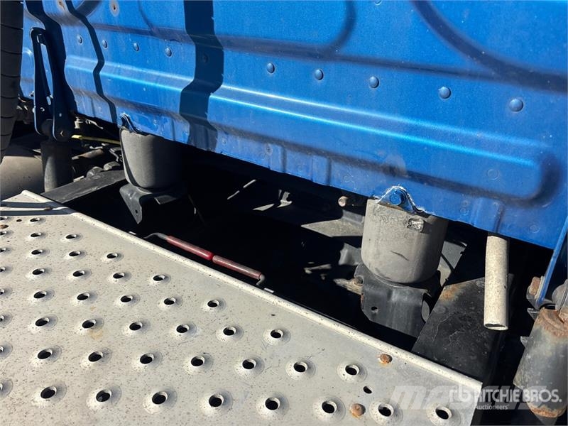 Freightliner Cascadia 126 6x4 T/A Sleeper Truck Tractor Tractor Units