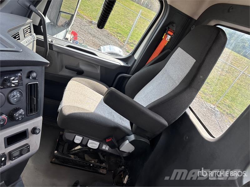 Freightliner Cascadia 126 Vetopöytäautot