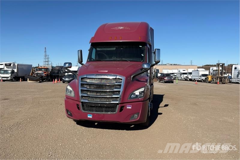 Freightliner Cascadia 126 6x4 T/A Sleeper Truck Tractor Cavalos mecânicos