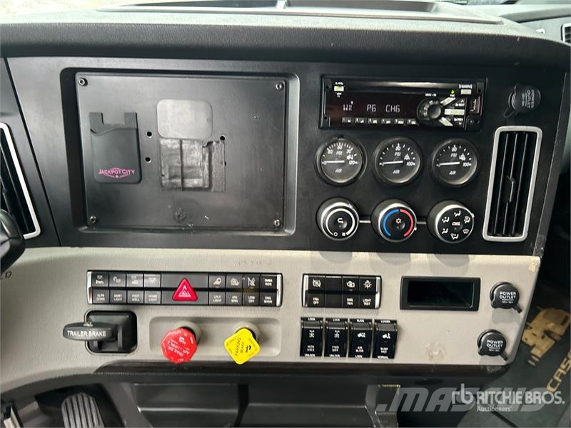 Freightliner Cascadia 126 Truck Tractor Units