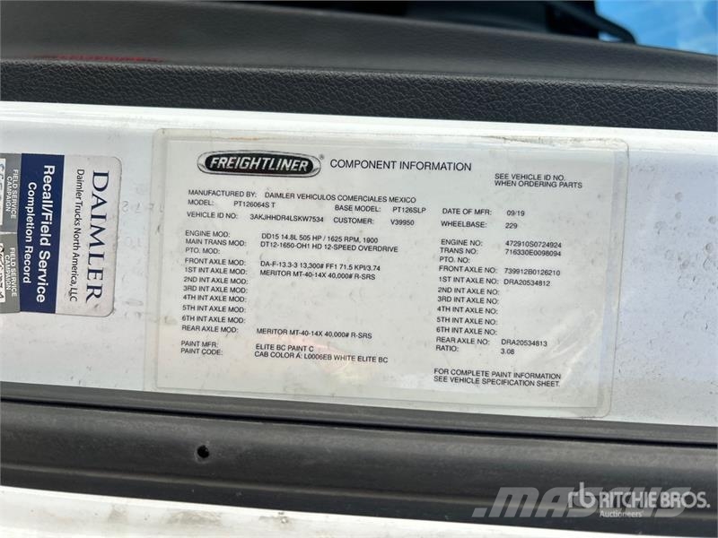 Freightliner Cascadia 126 6x4 T/A Sleeper Truck Tractor Седельные тягачи