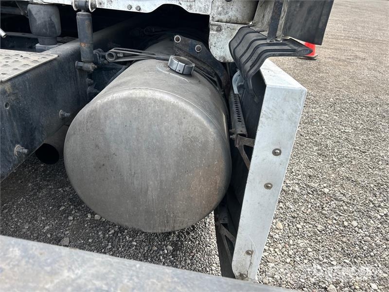 Freightliner Cascadia 126 6x4 T/A Sleeper Truck Tractor Tractor Units