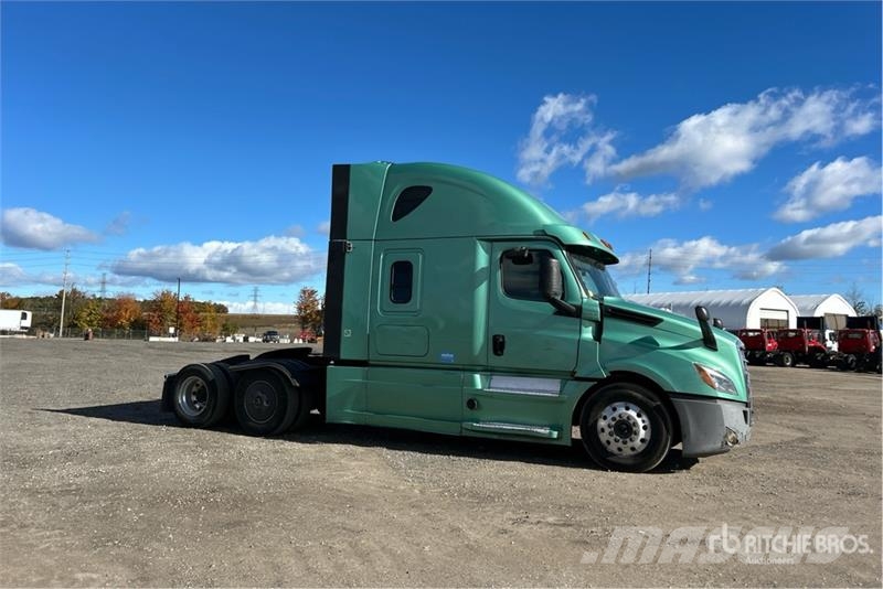 Freightliner Cascadia 126 6x4 T/A Sleeper Truck Tractor Nyergesvontatók