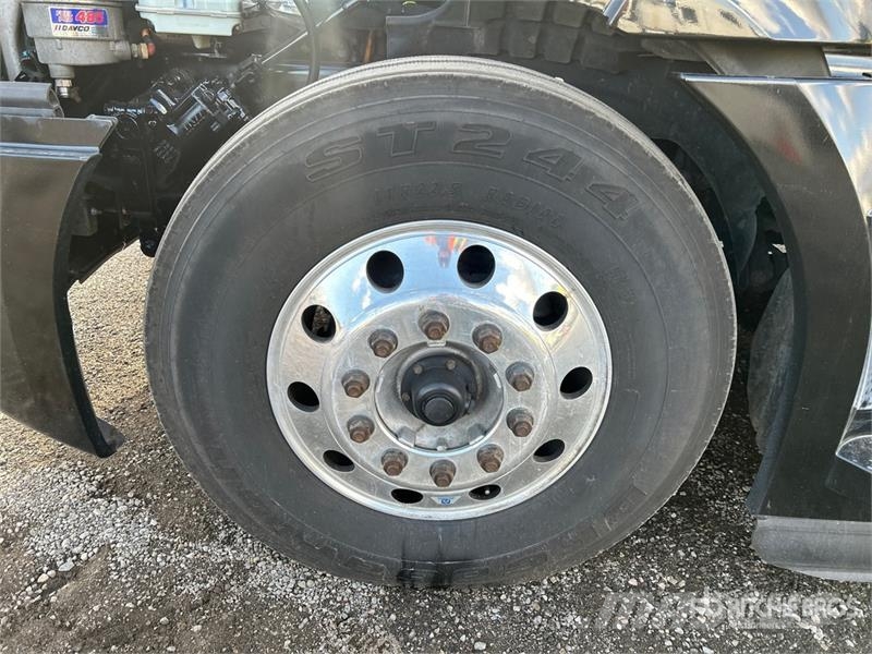 Freightliner Cascadia 126 6x4 T/A Sleeper Truck Tractor Trekkers