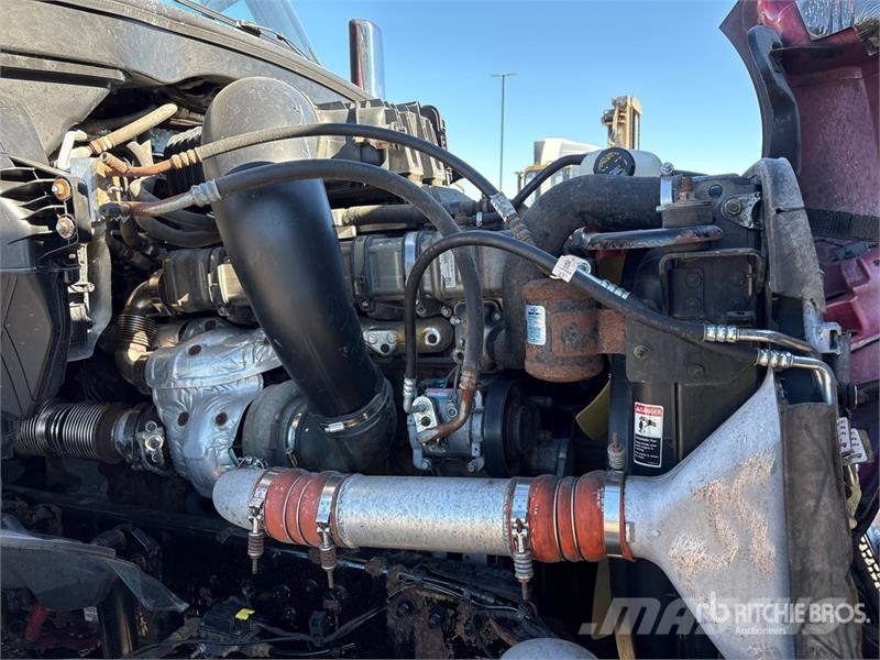 Freightliner Cascadia 126 6x4 T/A Sleeper Truck Tractor Cavalos mecânicos