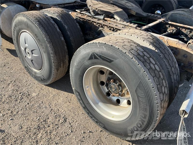 Freightliner Cascadia 126 6x4 T/A Sleeper Truck Tractor Tractor Units