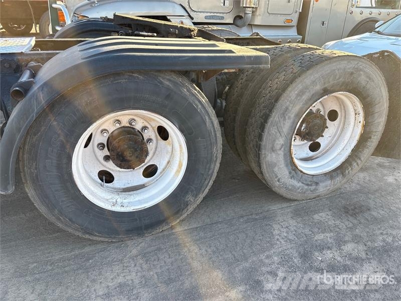 Freightliner Cascadia 126 Sadulveokid