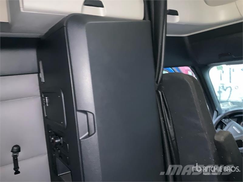 Freightliner Cascadia 126 Truck Tractor Units