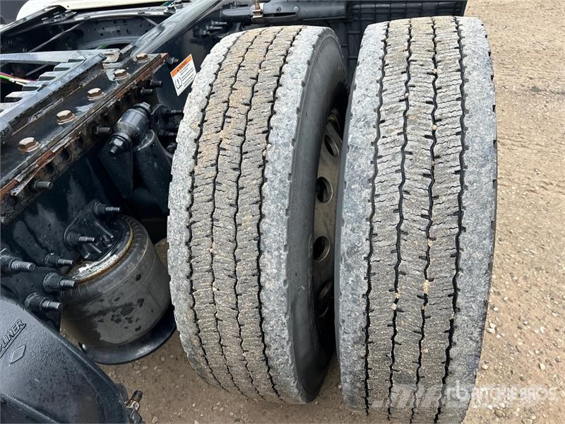 Freightliner Cascadia 126 وحدات الجر