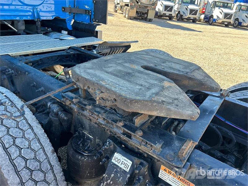 Freightliner Cascadia 126 6x4 T/A Sleeper Truck Tractor وحدات الجر
