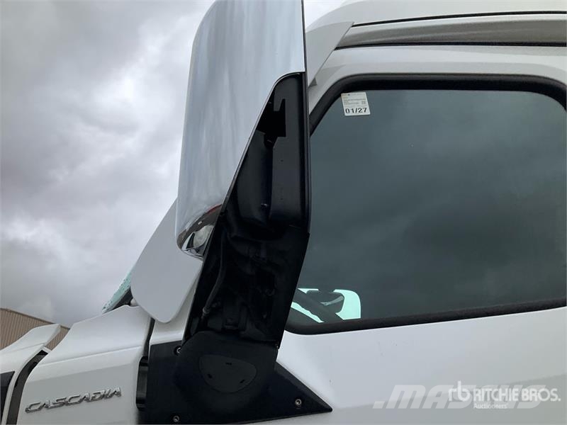 Freightliner Cascadia 126 Vetopöytäautot