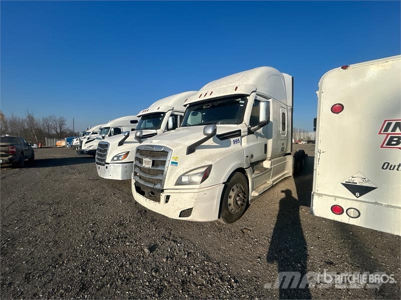 Freightliner Cascadia 126 6x4 T/A Sleeper Truck Tractor Vlačilci