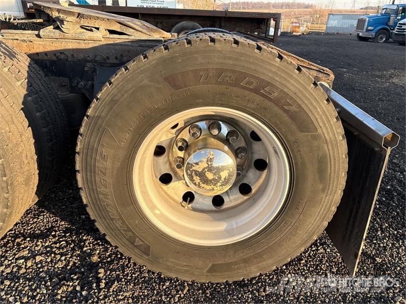 Freightliner Cascadia 126 6x4 T/A Sleeper Truck Tractor Седельные тягачи
