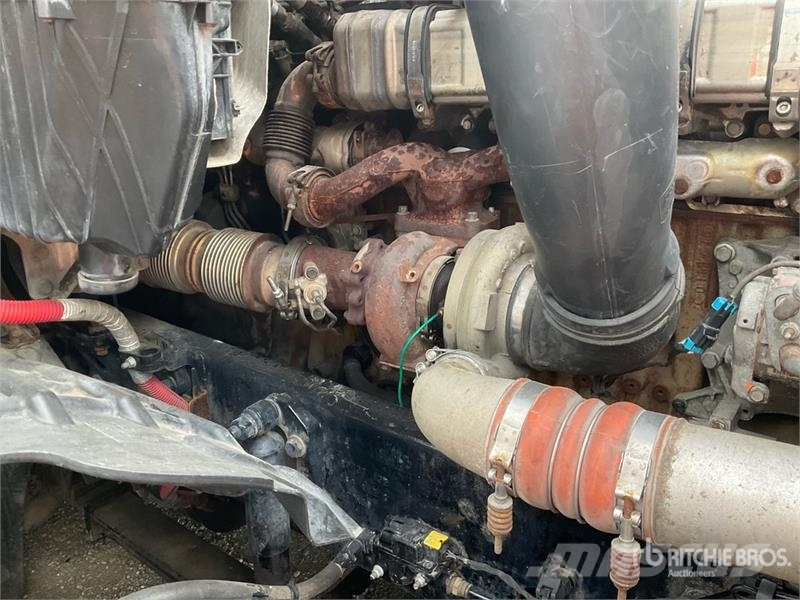 Freightliner Cascadia 126 6x4 T/A Sleeper Truck Tractor وحدات الجر