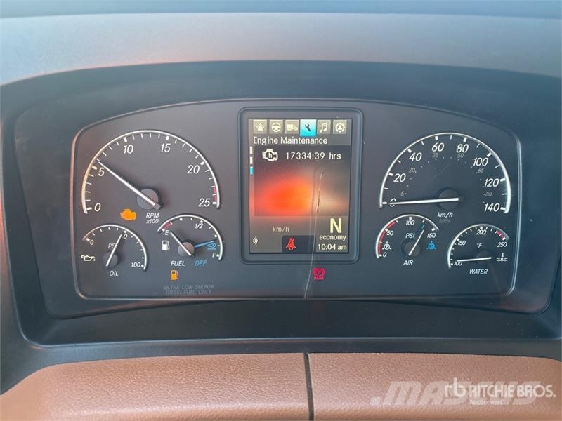 Freightliner Cascadia 126 6x4 T/A Sleeper Truck Tractor 牵引车