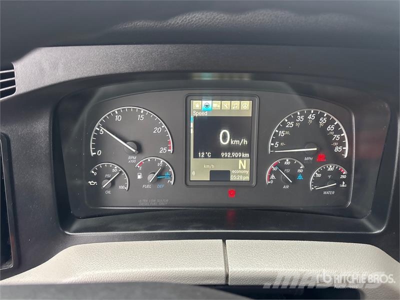 Freightliner Cascadia 126 6x4 T/A Sleeper Truck Tractor Camiones tractor
