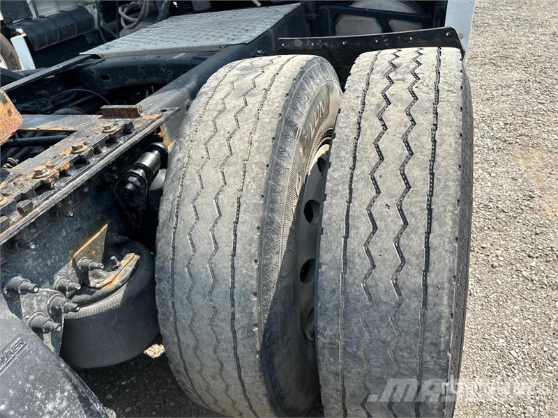 Freightliner Cascadia 125 6x4 T/A Sleeper Truck Tractor Motrici e Trattori Stradali