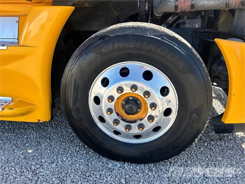 Freightliner Cascadia 125 6x4 T/A Sleeper Truck Tractor Dragbilar