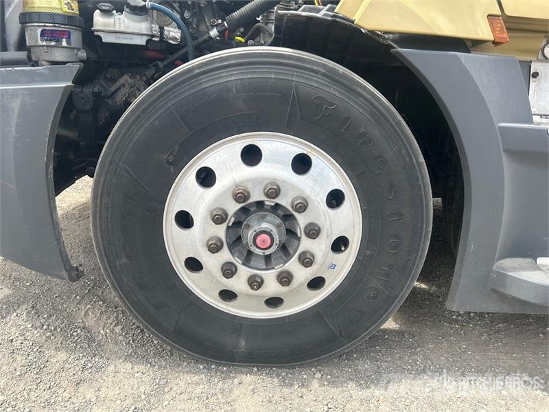 Freightliner Cascadia 126 6x4 T/A Sleeper Truck Tractor 牵引车