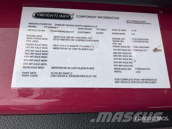 Freightliner Cascadia 126 6x4 T/A Sleeper Truck Tractor Tegljači