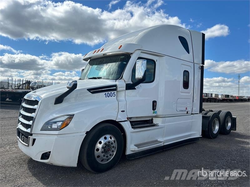 Freightliner Cascadia 126 6x4 T/A Sleeper Truck Tractor Седельные тягачи