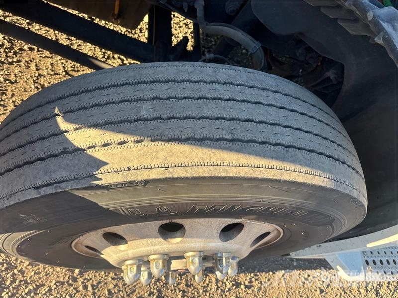 Freightliner Cascadia 126 وحدات الجر