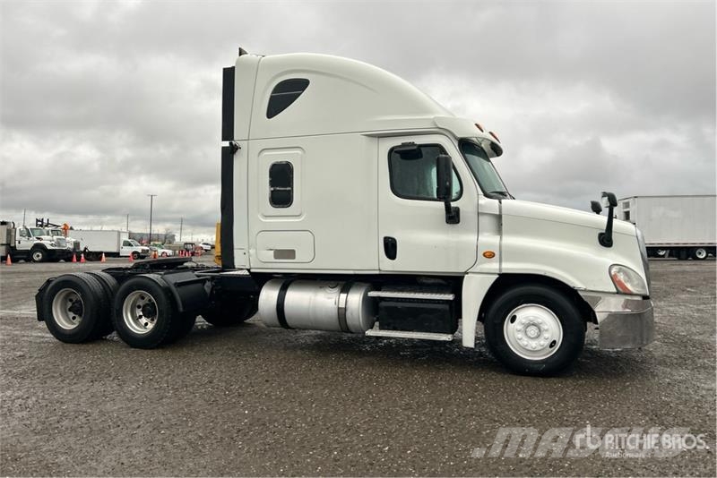 Freightliner Cascadia 125 6x4 T/A Sleeper Truck Tractor Tractores (camiões)