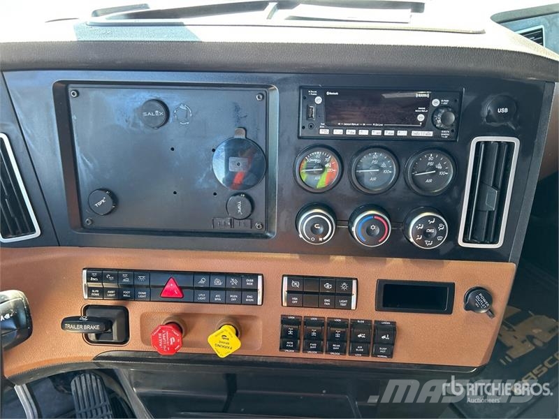 Freightliner Cascadia 126 وحدات الجر