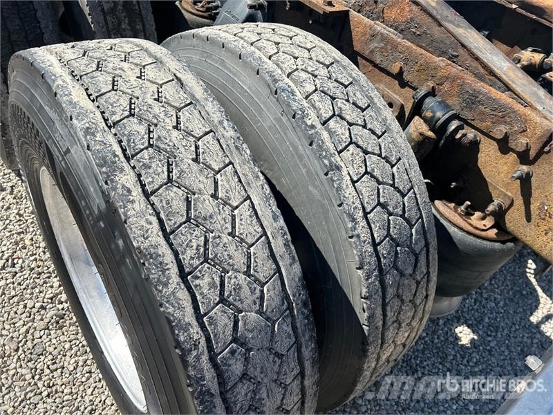 Freightliner Cascadia 125 6x4 T/A Sleeper Truck Tractor Dragbilar