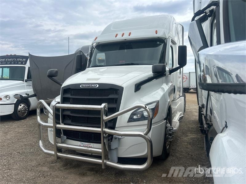 Freightliner Cascadia 126 6x4 T/A Sleeper Truck Tractor Sattelzugmaschinen